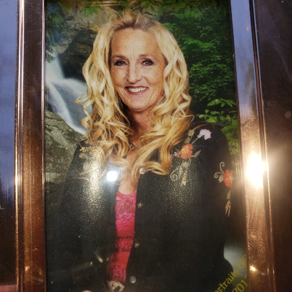 Meet your Posher, Leslie S Densley - Picture 2 of 3